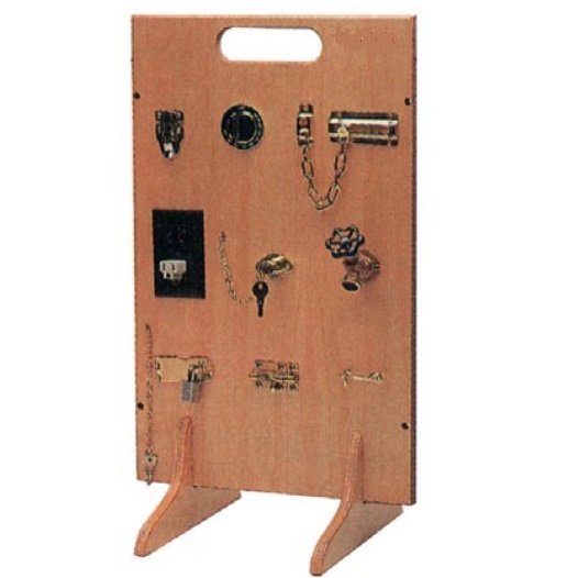 Manipulation Board with 7 items